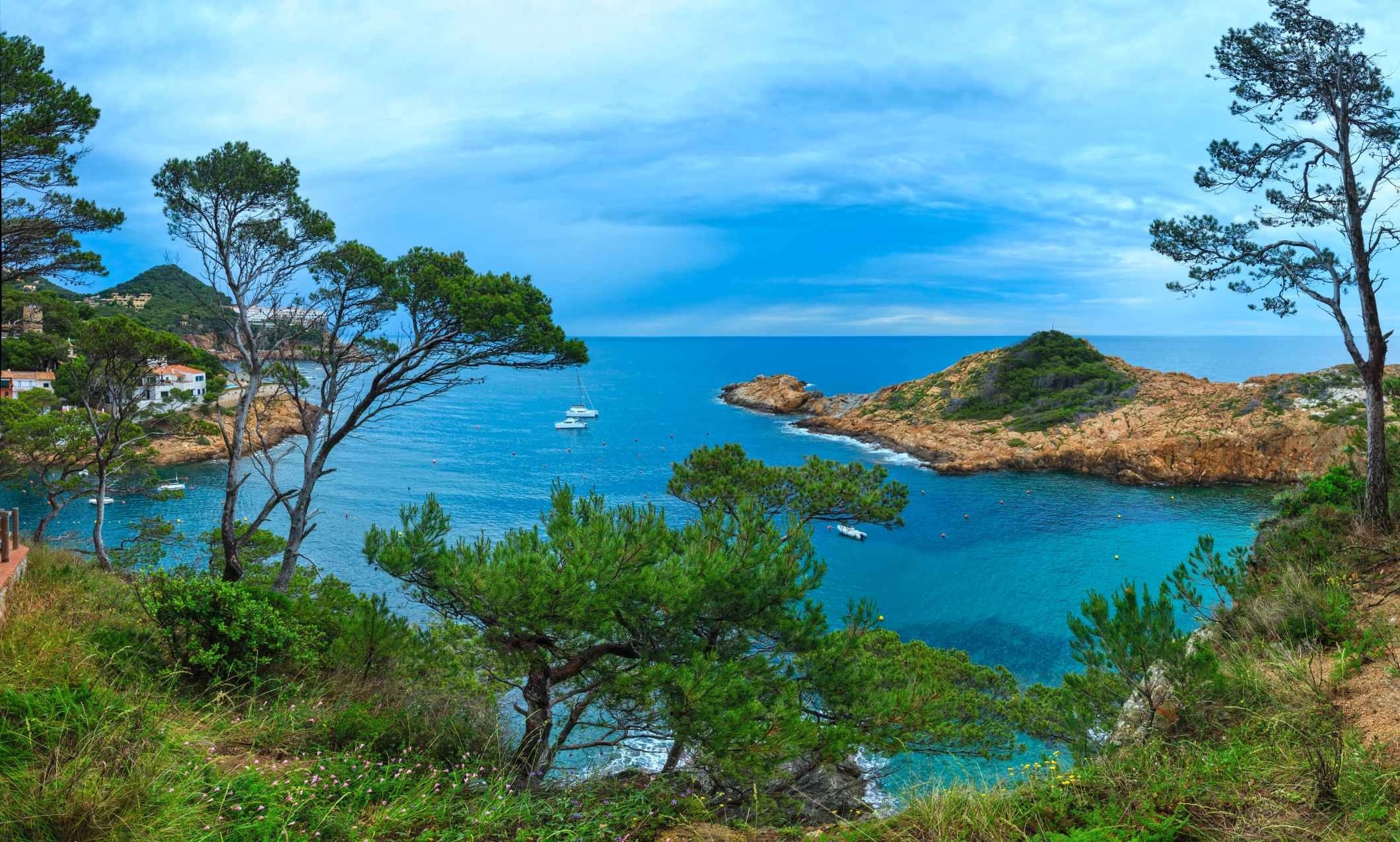 Camino de Ronda Costa Brava coastal path with cliffs and sea views