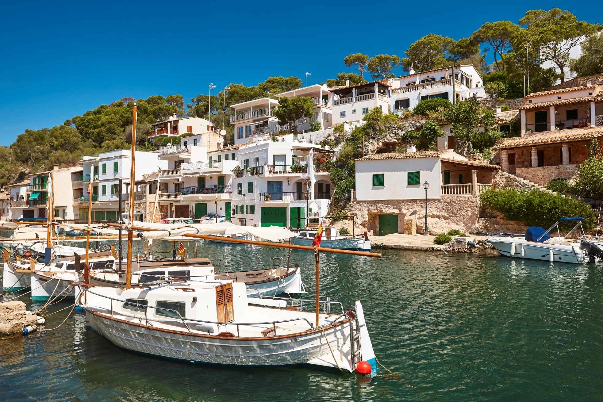 Private transfer from Barcelona to Costa Brava with luxury chauffeur service blinktransfers and scenic Mediterranean coastline