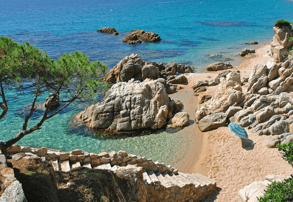 Hidden coves of Costa Brava on a private tour by blinktransfers