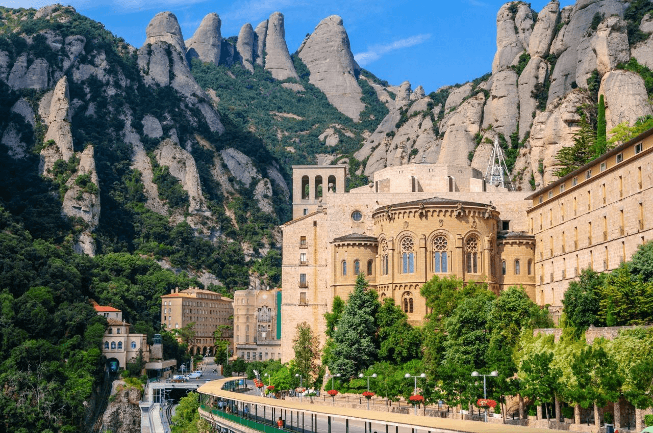 Private van tour to Montserrat from Barcelona with blinktransfers